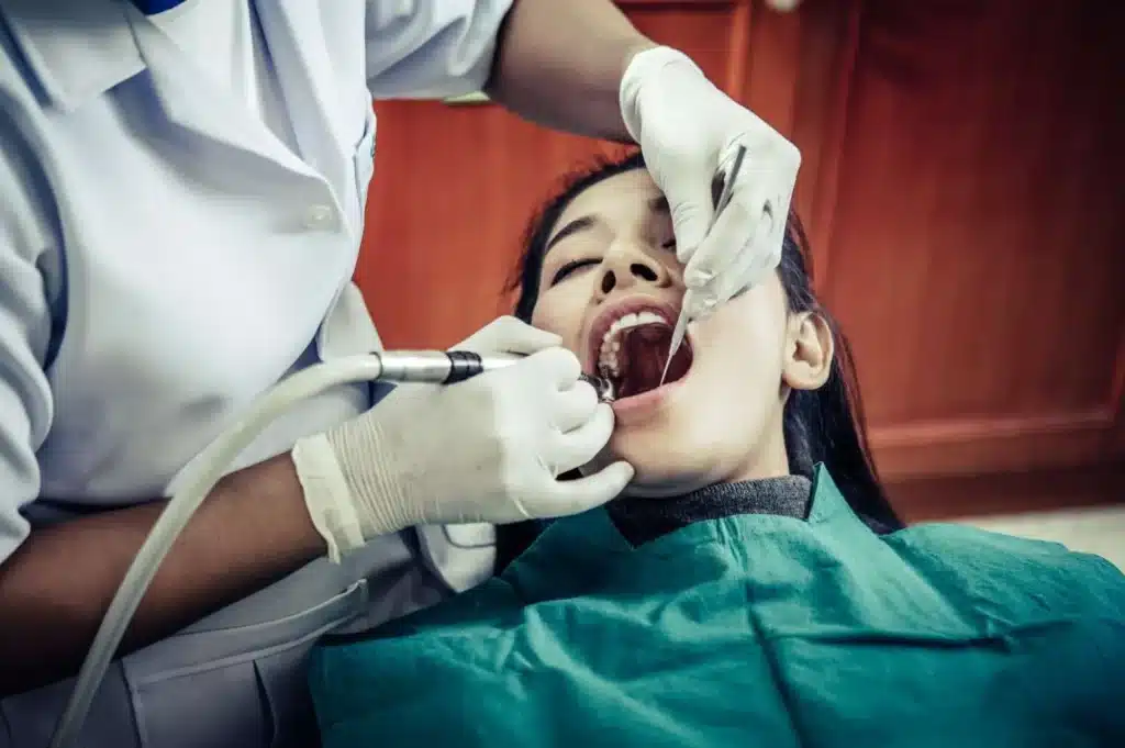 Signs You Need to Visit a Dentist Immediately